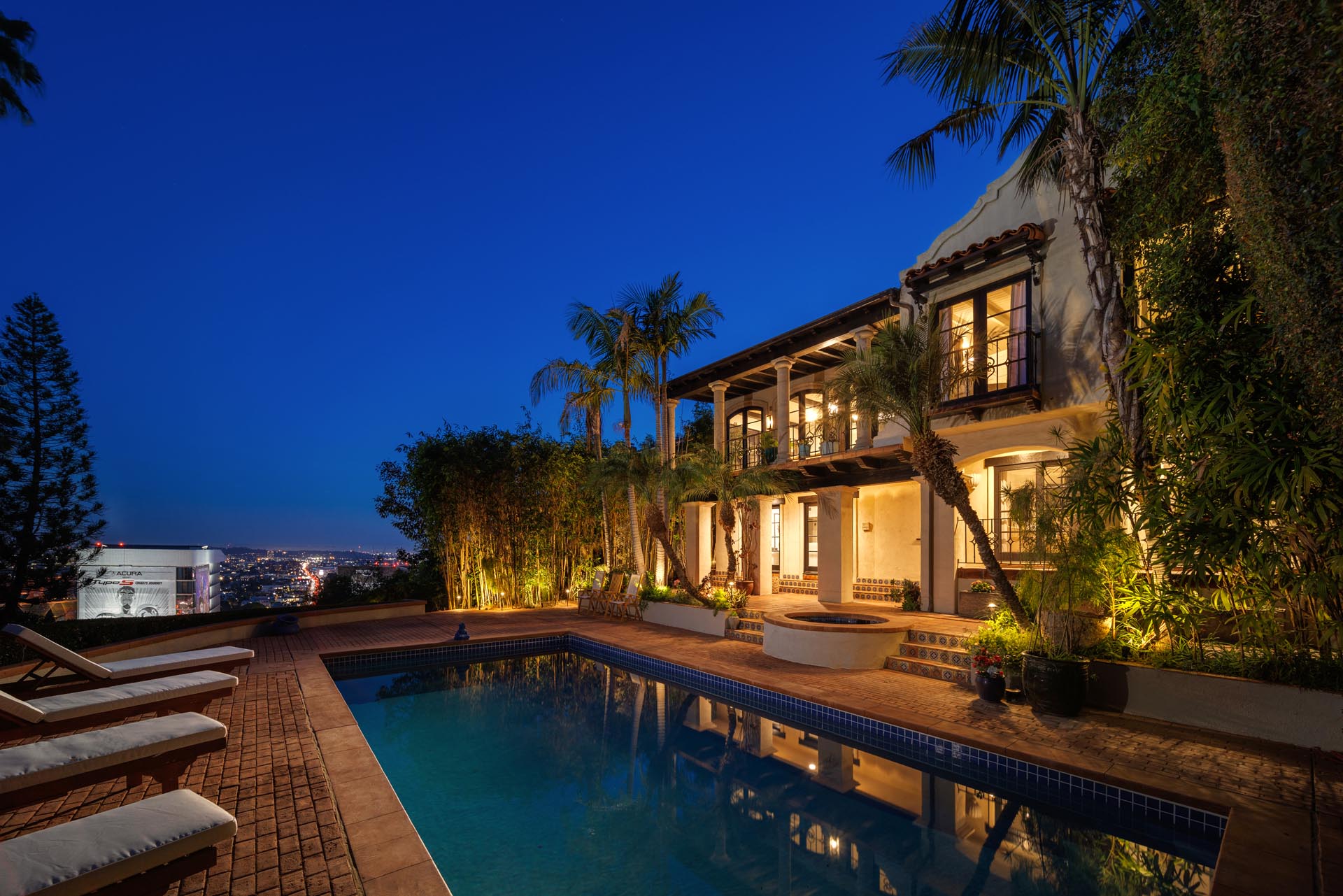 Aurelia pool at night