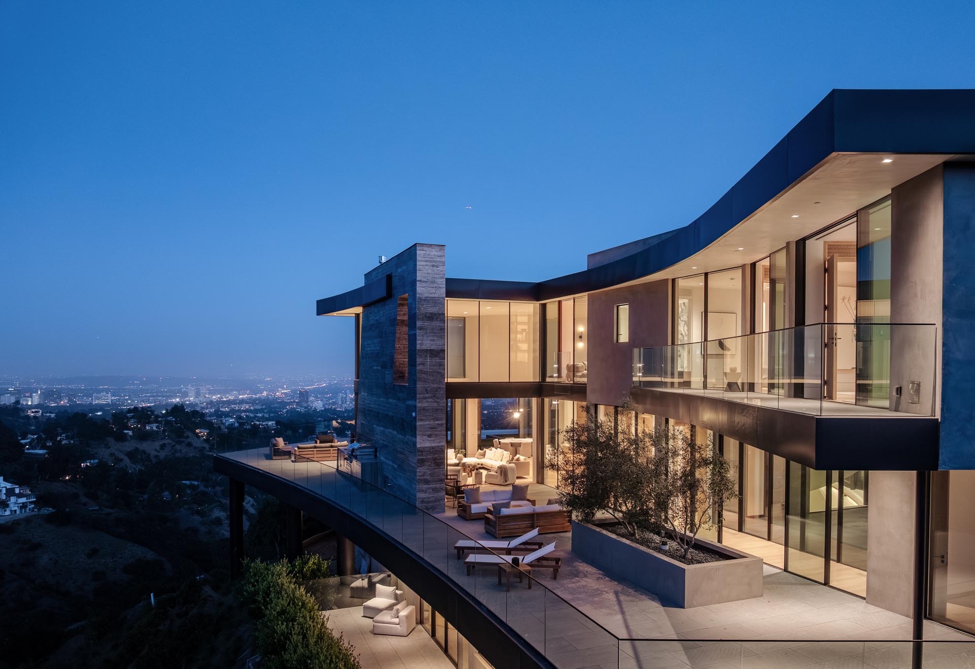 Diamanté hillside home